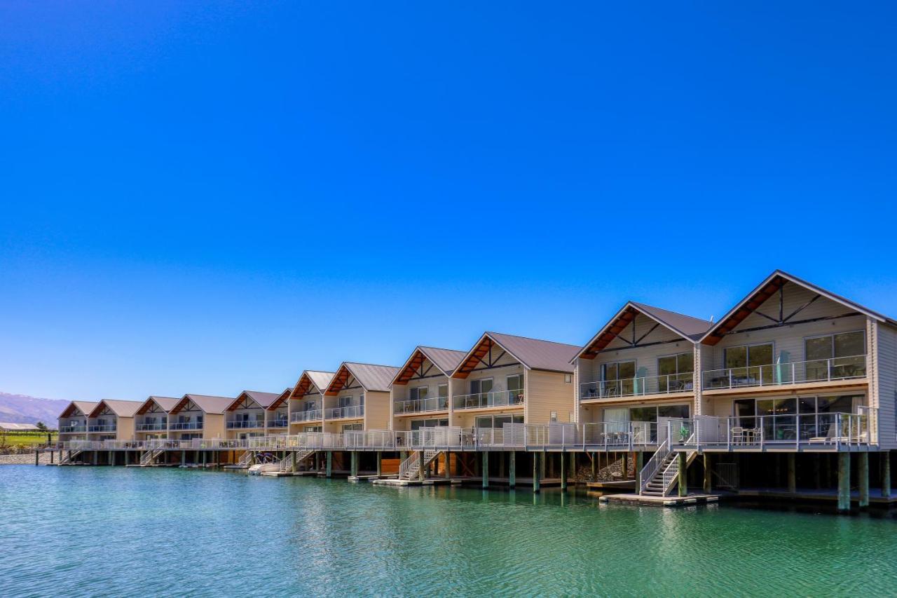 Marsden Lake Resort Central Otago Cromwell Extérieur photo The resort's overwater bungalows