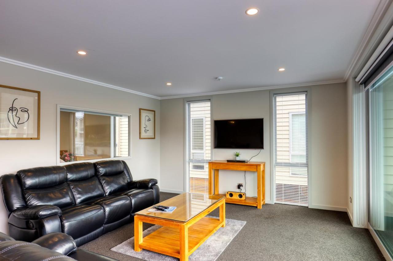 Marsden Lake Resort Central Otago Cromwell Extérieur photo A living room in a typical apartment