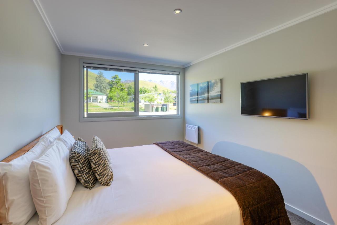 Marsden Lake Resort Central Otago Cromwell Extérieur photo A bedroom at the hotel