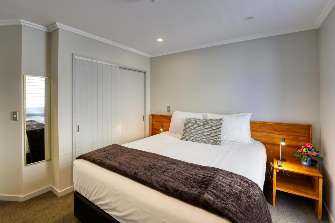Marsden Lake Resort Central Otago Cromwell Extérieur photo A bedroom at the hotel