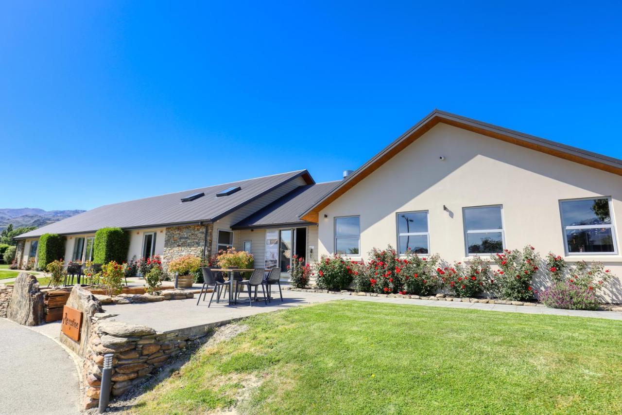Marsden Lake Resort Central Otago Cromwell Extérieur photo The Lodge at Waihi