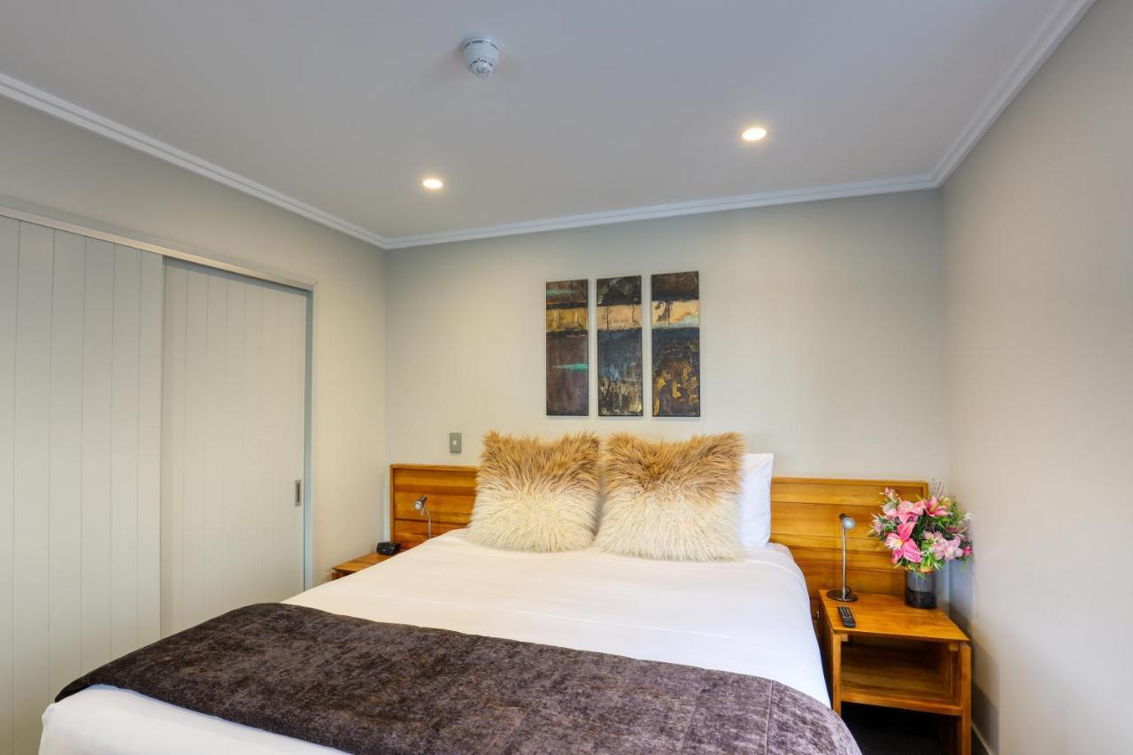 Marsden Lake Resort Central Otago Cromwell Extérieur photo A bedroom at the hotel