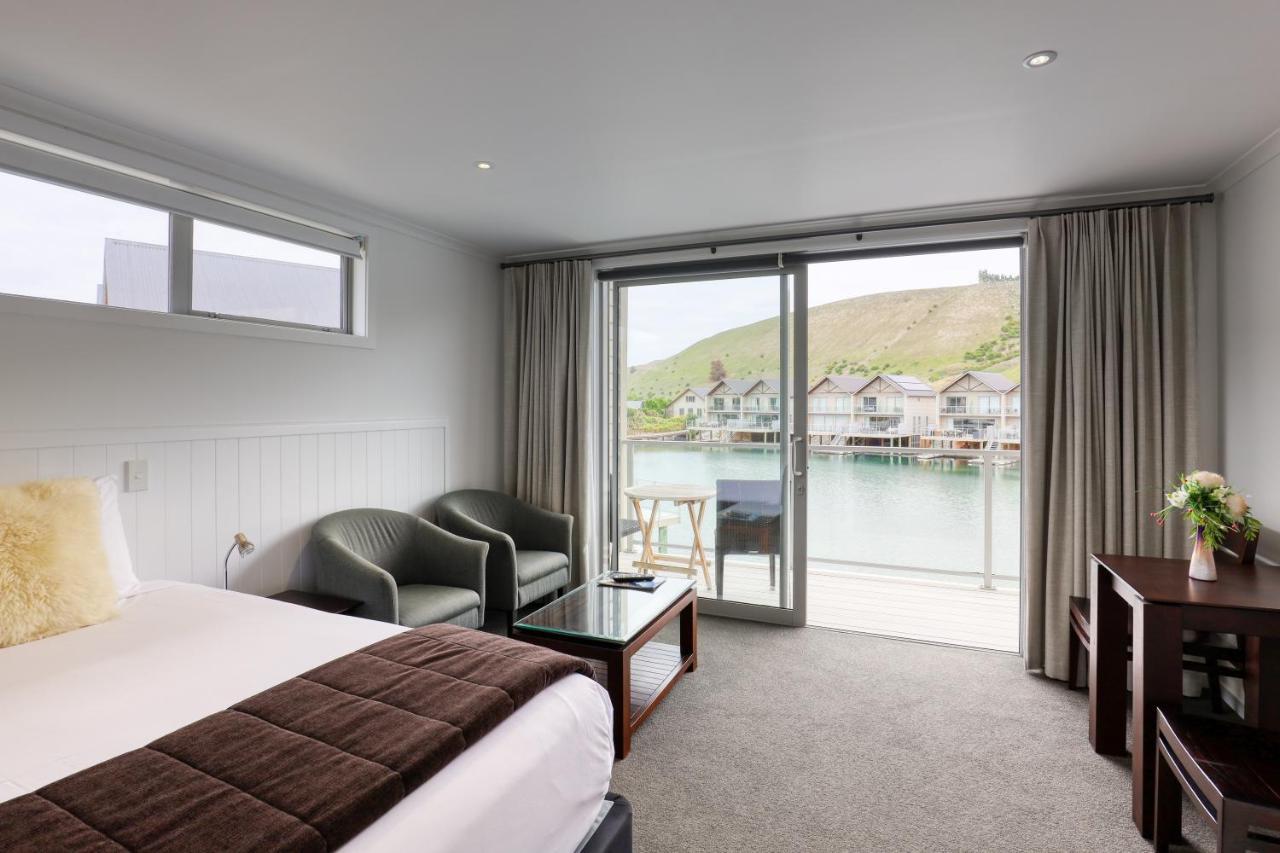 Marsden Lake Resort Central Otago Cromwell Extérieur photo A room at the Jack's Point hotel