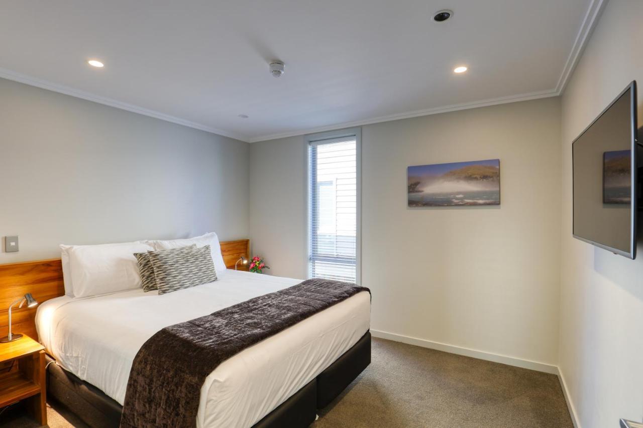 Marsden Lake Resort Central Otago Cromwell Extérieur photo A bedroom at the hotel