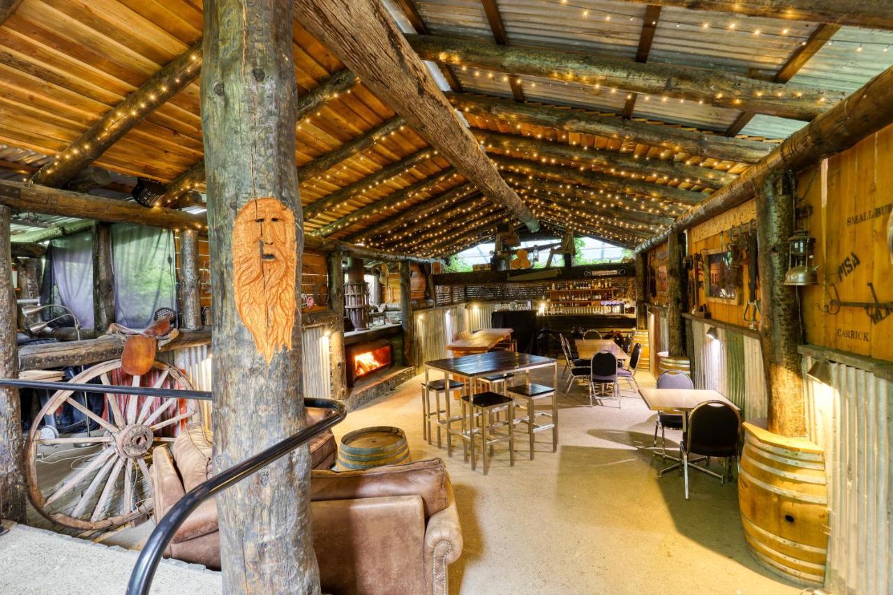 Marsden Lake Resort Central Otago Cromwell Extérieur photo The interior of the Treehouse
