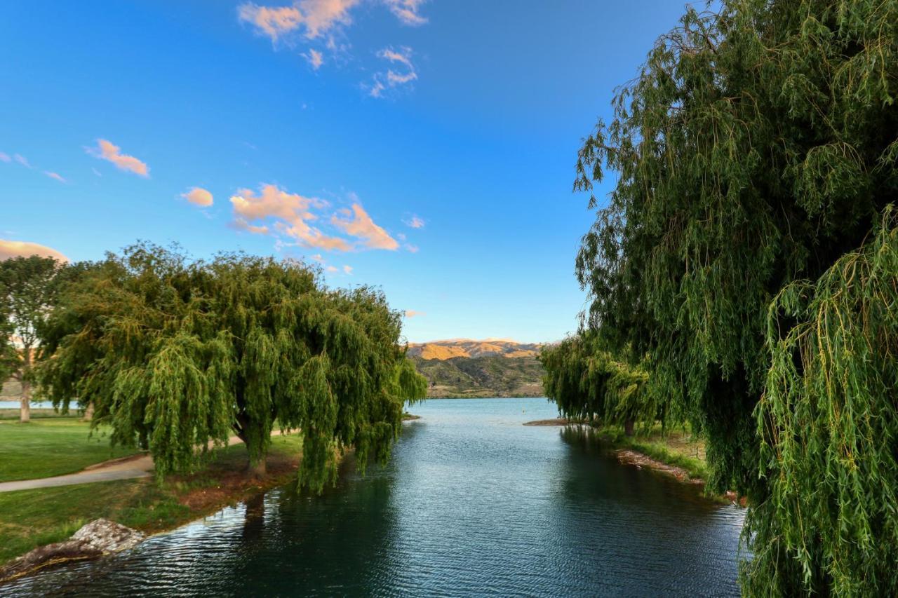 Marsden Lake Resort Central Otago Cromwell Extérieur photo View of the lake from the dam